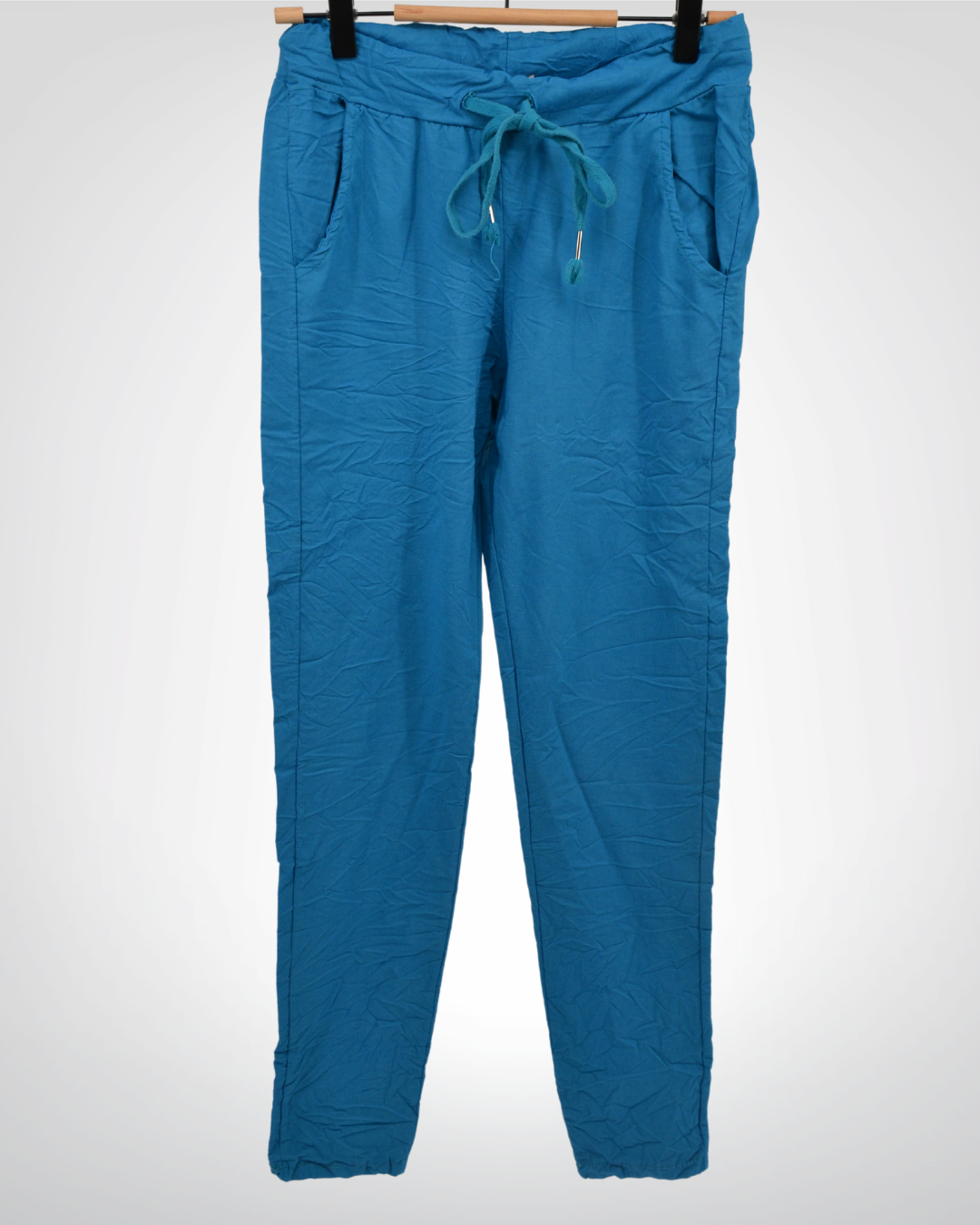 Pantalon Maxou bleu olympien sur cintre