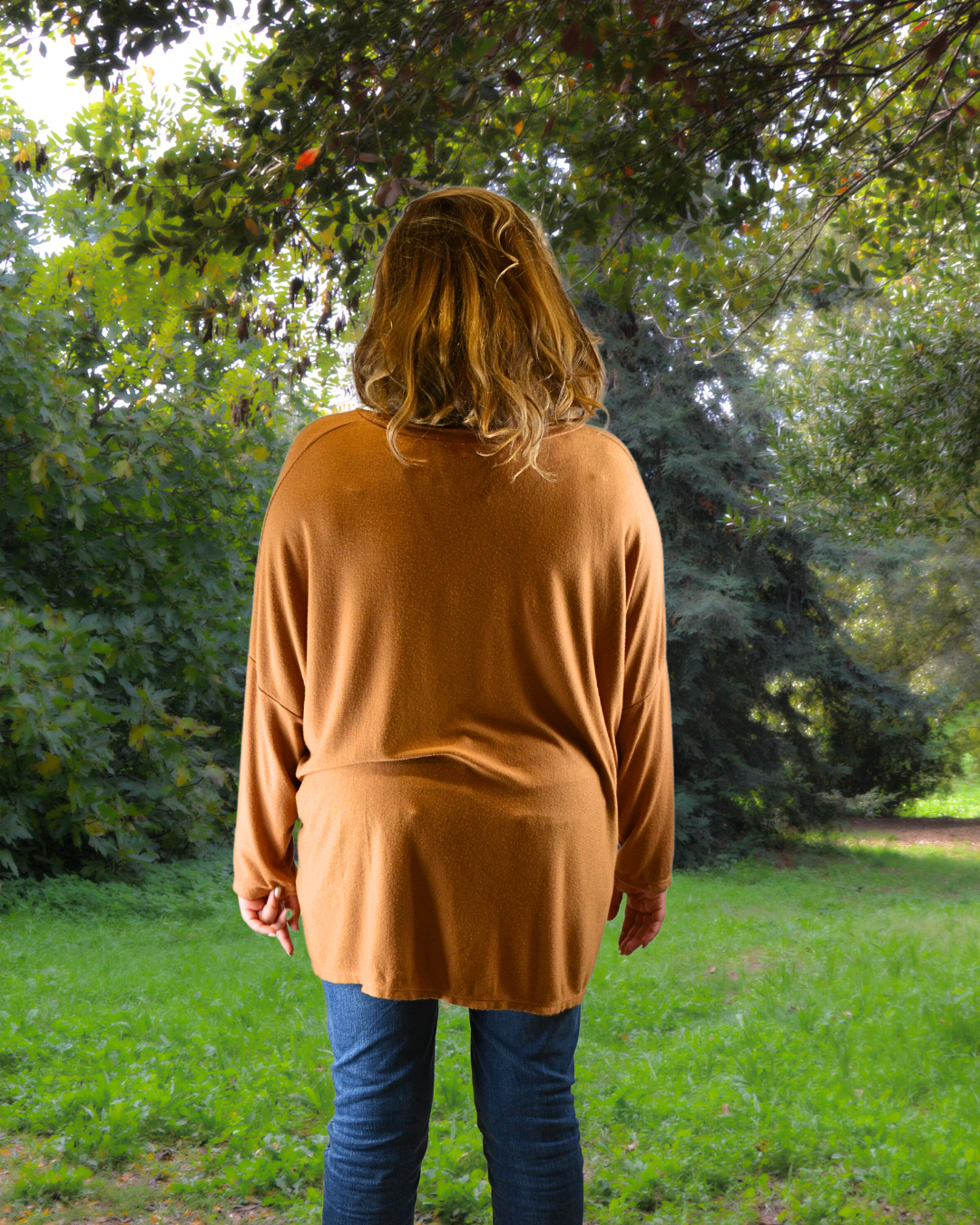 Mannequin de dos portant le pull Pivoine Beige miel