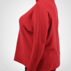 mannequin de profil portant le pull Deborah rouge