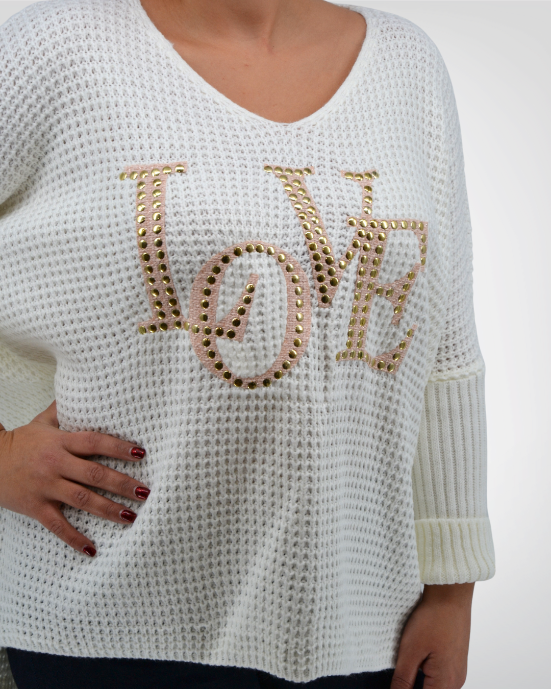 Zoom sur l'inscription love du pull jonas panna