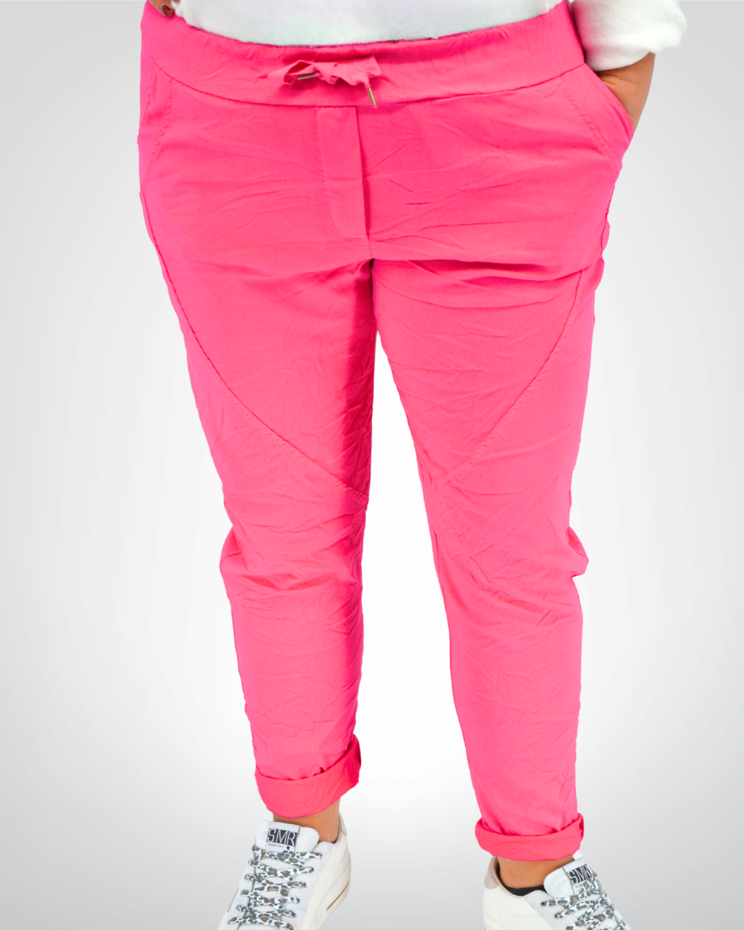 Mannequin portant le pantalon Giulio fushia