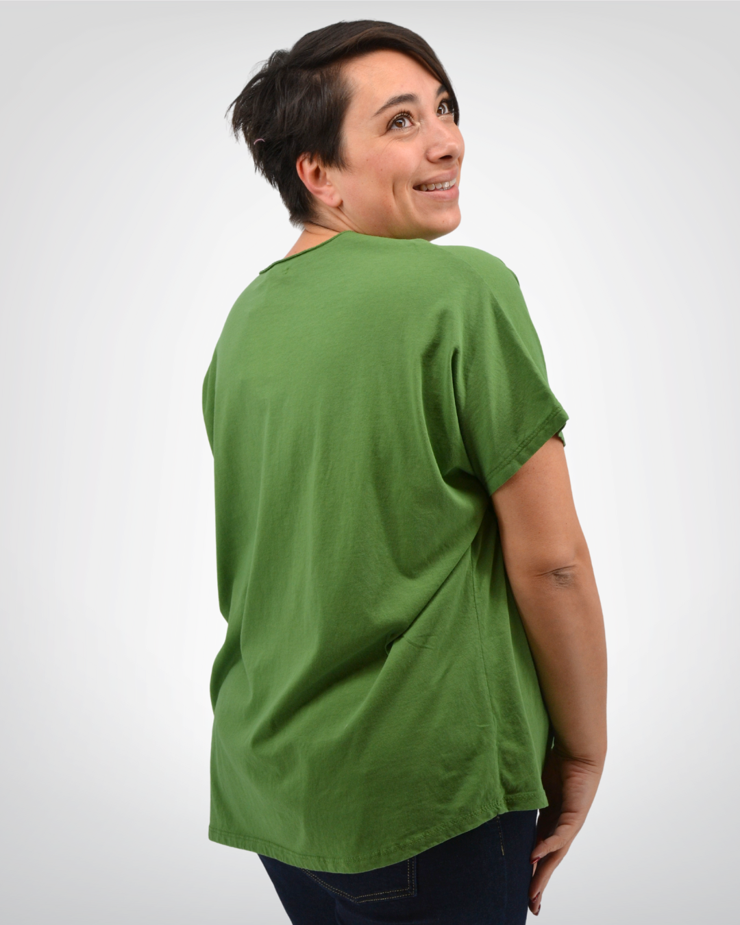 Mannequin de profil portant le tshirt marcel vert olive