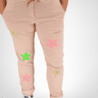 Mannequin portant le pantalon Venus beige rosé