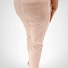 Mannequin de dos portant le pantalon venus beige rosé