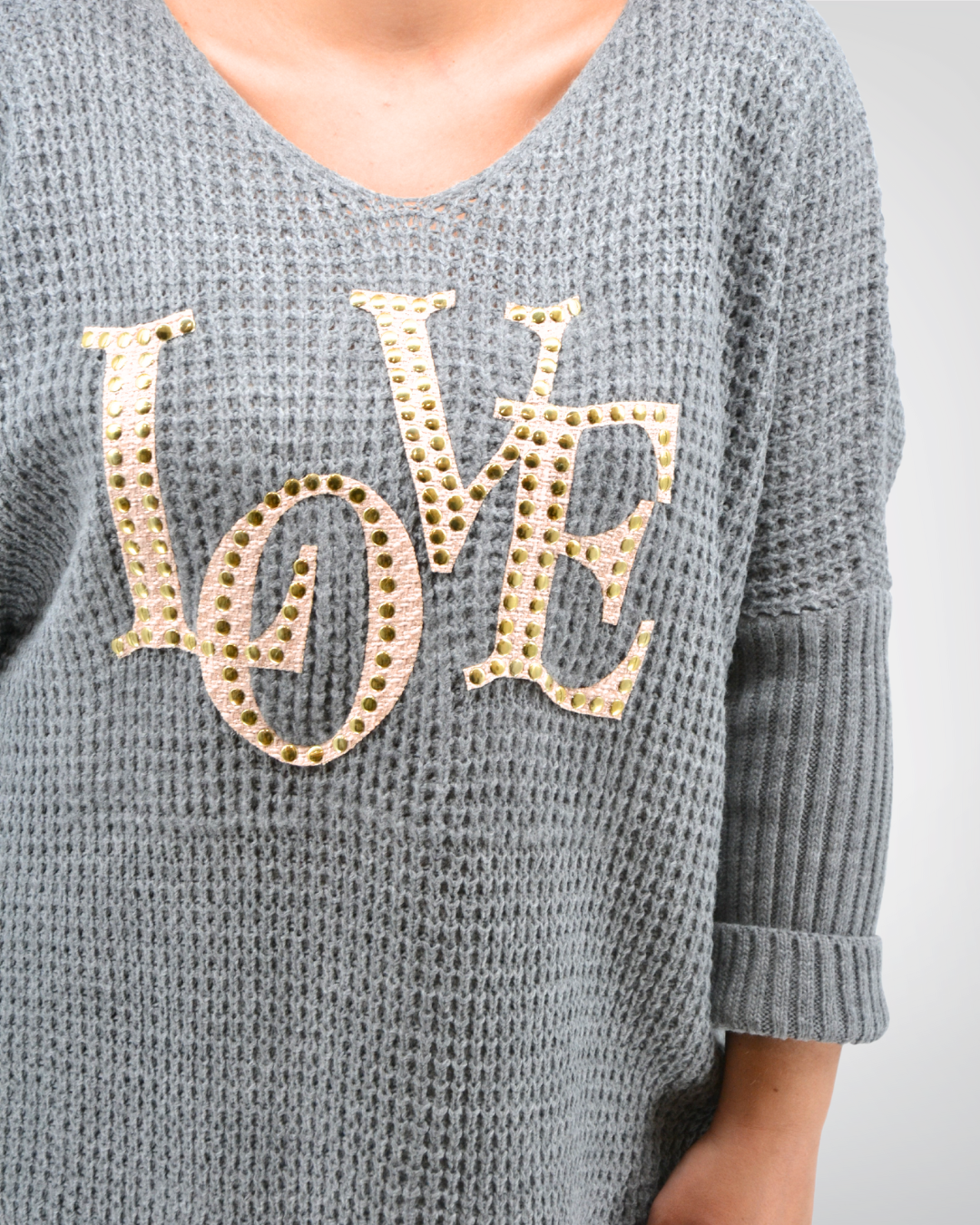 Zoom sur l'inscritption Love du pull Jonas gris tourterelle